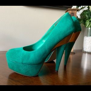 High Heel Pumps Size 8